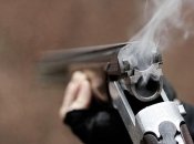 У Сумах чоловік з балкона відкрив стрілянину по перехожих: подробиці