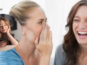 Жінки сміються