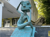 Арт-объект на территории психлечебницы