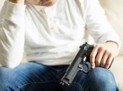 Не смог застрелиться и пытался отравиться: в Запорожье мужчину спасли после двух попыток суицида