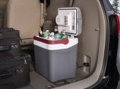 Холодильник в багажнике авто