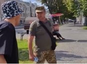 Роман Заволока прямо на вулиці почав опоганювати військового