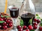 Настоянка з вишні — простий рецепт