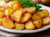 Жареный картофель станет отличным дополнением к стейку (изображение создано с помощью ИИ)