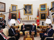 Золото в Овальном кабинете повсюду