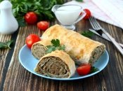 Таким мясным рулетом с удовольствием поужинает вся семья