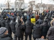 Протести у казахському Актау переросли у сутички