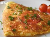 Омлет с помидорами – отличный вариант завтрака (изображение создано с помощью ИИ)