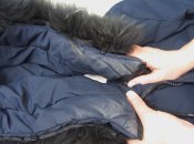 Отчистить пятна от макияжа можно не стирая куртку