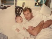 Молодий Брюс Вілліс з ще маленькою донькою Румер