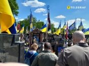 Гарячі суперечки щодо деяких меморіалів триває, але від ідеї перепоховань відмовились