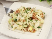 Салат с курицей и курагой