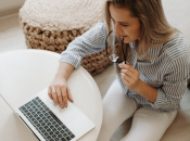 Исследование: если женщина зарабатывает больше мужа, то это не облегчает ее работу по дому