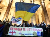 Массовые протесты в Грузии проходят под флагами Украины