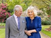 Чарльз III с женой Камиллой на новом фото