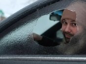 Машина зимой покрылась льдом