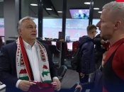 Виктор Орбан засветился на футбольном матче с шарфом, на котором было изображено очертание "Великой Венгрии"