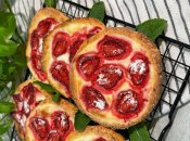 Сирні ватрушки з полуницями