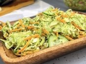 Вкусный и полезный витаминный салат из капусты