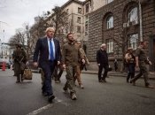 Джон и Зеленский прогулялись по улицам Киева