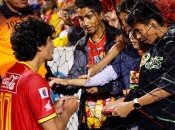 Ельцин Техеда общается со своими фанатами