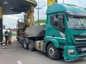 Грузовик, въехавший в АЗС