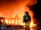 С огнем сражались спасатели