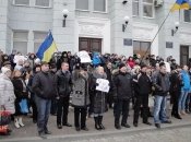 Окуповані міста знову вийшли на мітинги: росіяни б’ють людей (відео)