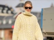 Свитер фасона оверсайз будет выглядеть стильно