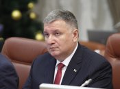 Арсен Аваков звітує в соцмережах про допомогу фронту