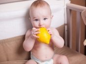 ВИДЕОпозитив: малыши впервые пробуют лимон