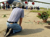 Отец погибших детей на летной площадке