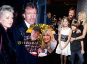 Чак Норріс з дружинами і дітьми