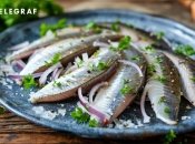 Сельдь – очень популярная закуска на праздничном столе (изображение создано с помощью ШИ0