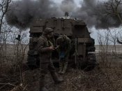 Українські військові ведуть вогонь