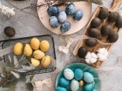 В черный, голубой и мраморный: как необычно покрасить яйца на Пасху