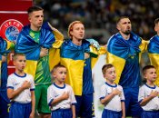 Ефим Конопля (по центру)