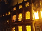 Перетворюють ніч на день: окупанти б’ють по Бахмуту фосфорними боєприпасами