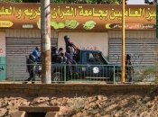 У містах Судану чути вибухи та стрілянину, на вулиці багато озброєних людей