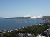 У Крымского моста замечен дым