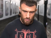 Зрители могли увидеть на футболке Ломаченко православные символы