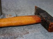 Бил отца по голове молотком: в Кривом Роге мужчина лишил жизни родного человека