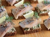 Такие бутербродики получаются очень вкусными и бюджетными