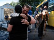 Усиление обстрелов не оставляет людям много времени на размышления – ехать или нет. Фото Коллаж "Телеграфа"