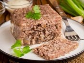 Холодец-рулет - красивое дополнение новогоднего стола