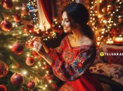 Дівчину у червоному