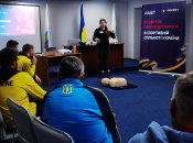 Українські спортсмени вчаться рятувати життя: новий проєкт від FAST та Favbet Foundation