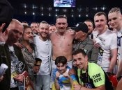 Александр Усик с командой