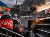Coca-Cola на полках супермаркета.
