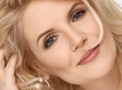 "Верю в любовь. Несмотря ни на что": бывшая жена Андре Тана поразила нежным образом (видео)